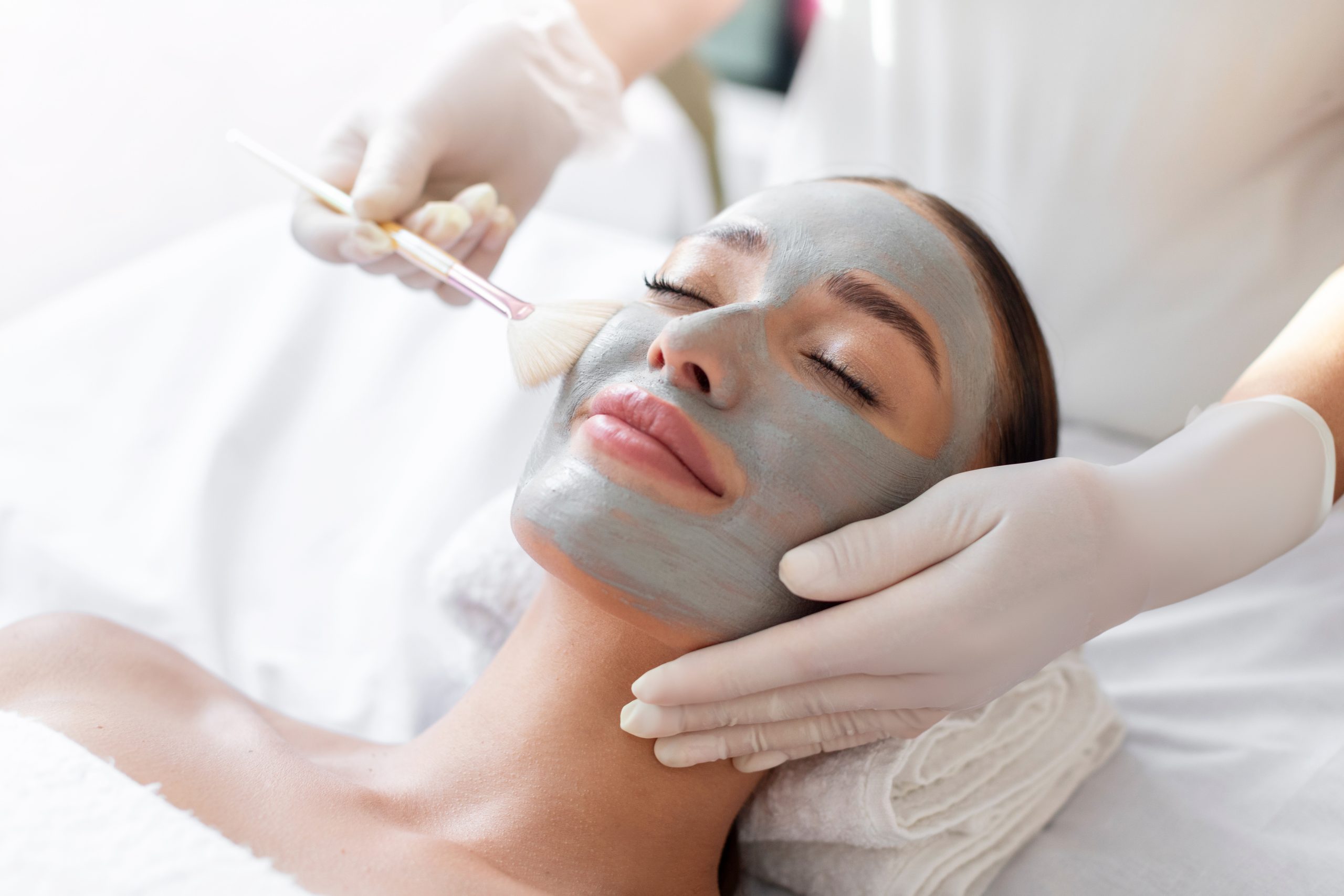 Beautiful,Woman,Having,Facial,Cosmetic,Treatment,From,Professional,Dermatologist,At